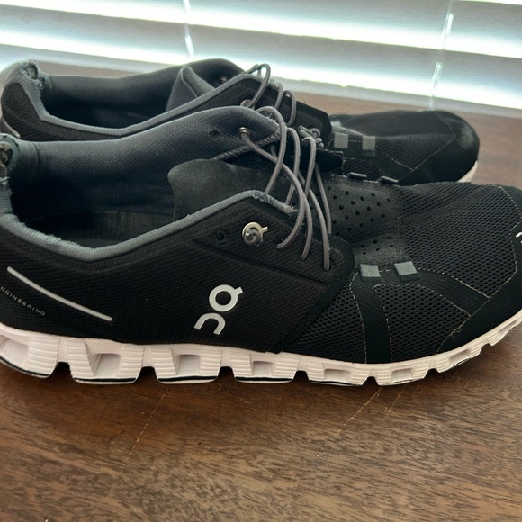 On Running Black sneakers size 10 - Picture 2 of 8